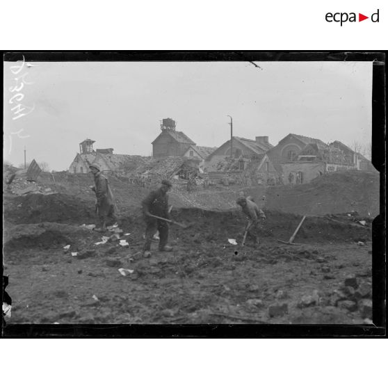 Ham (Somme), le grand entonnoir. [légende d'origine]