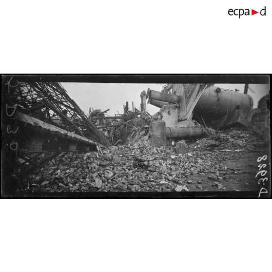 Flavy-le-Martel (Aisne). Ruines de la sucrerie. [légende d'origine]