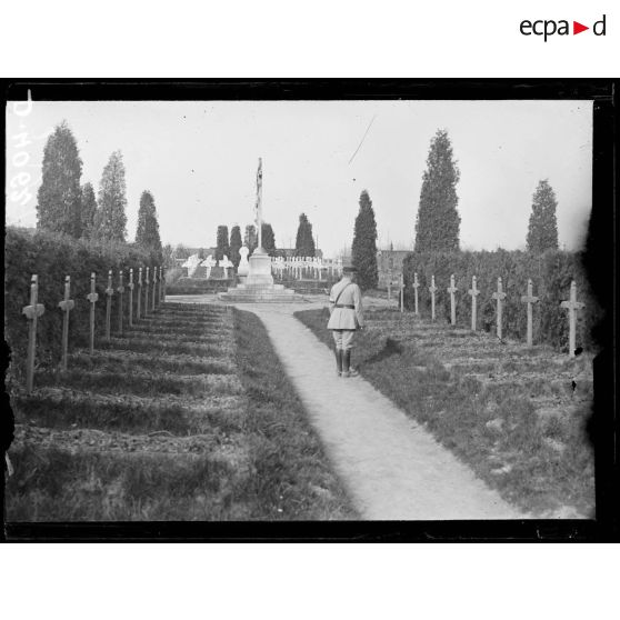 Roye (Somme), une partie du cimetière allemand. [légende d'origine]