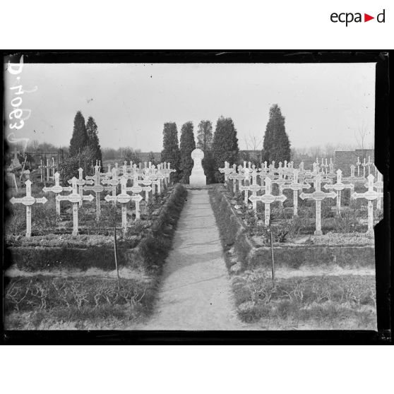 Roye (Somme), lieu de sépulture des soldats du régiment Franz. [légende d'origine]