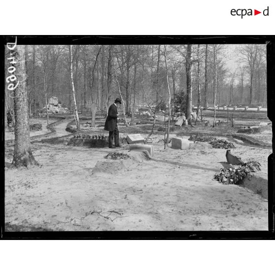 Bailly (Oise), le grand cimetière allemand. [légende d'origine]