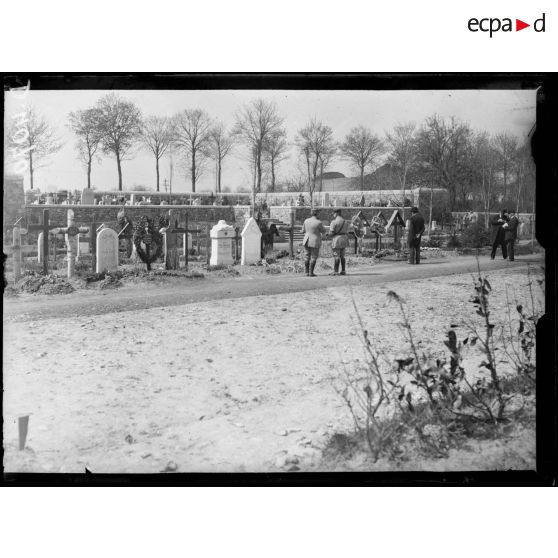 Bailly (Oise), le grand cimetière allemand près de la route de Bailly à Noyon. [légende d'origine]