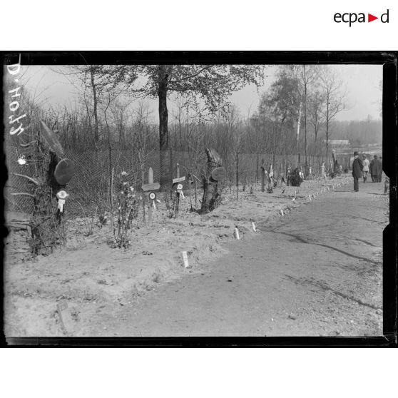 Cuts (Oise), tombes. [légende d'origine]