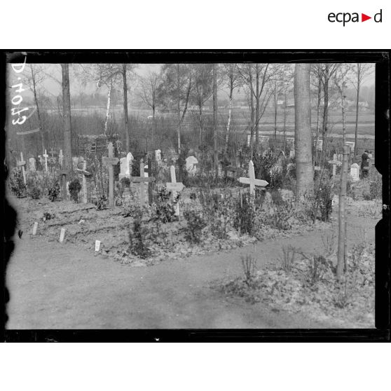 Cuts (Oise), un coin du cimetière allemand. [légende d'origine]