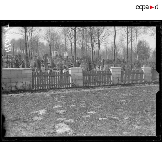 Cuts (Oise), le cimetière allemand. [légende d'origine]