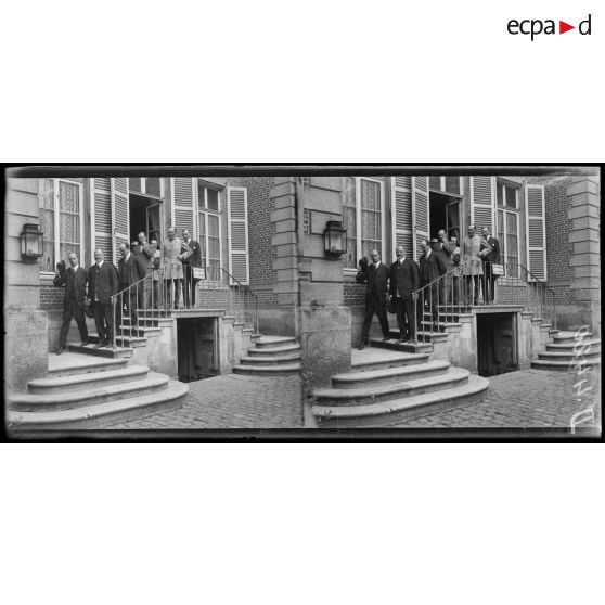 Noyon (Oise). L'ancien ambassadeur des Etats-Unis à Constantinople rend visite au général Humbert. [légende d'origine]