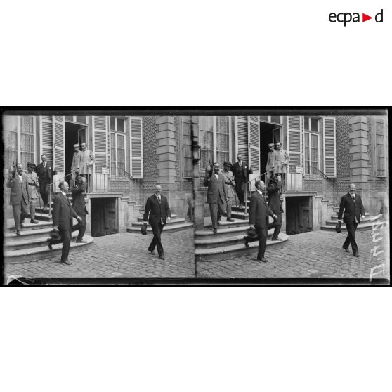 Noyon (Oise). L'ancien ambassadeur des Etats-Unis à Constantinople rend visite au général Humbert. [légende d'origine]