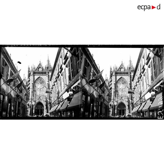 La façade de la cathédrale de Metz. [légende d'origine]