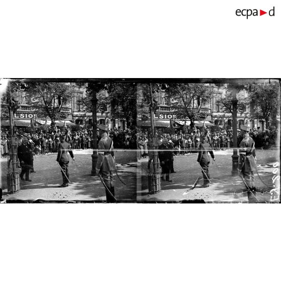 Le général de Maud'huy reçoit monsieur Millerand. [légende d'origine]