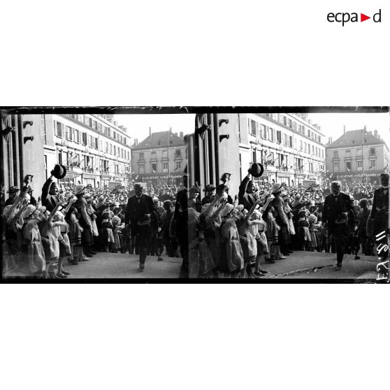 L'entrée de monsieur Millerand dans la cathédrale de Metz. [légende d'origine]