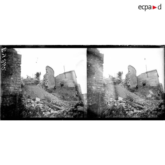 Les ruines des remparts des Romains. [légende d'origine]