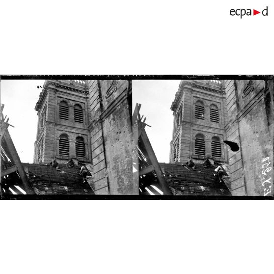 La cathédrale de Verdun en réparation. [légende d'origine]