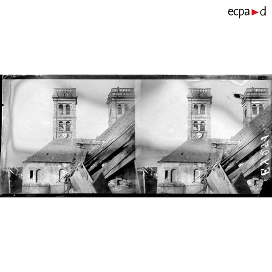 La cathédrale de Verdun en réparation. [légende d'origine]