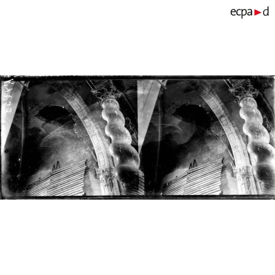 L'intérieur de la cathédrale de Verdun. [légende d'origine]