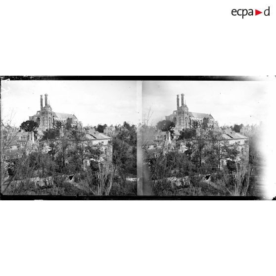 La cathédrale de Soissons. [légende d'origine]