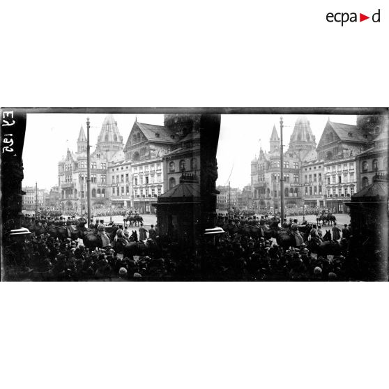 Entrée et défilé des troupes françaises. [légende d'origine]