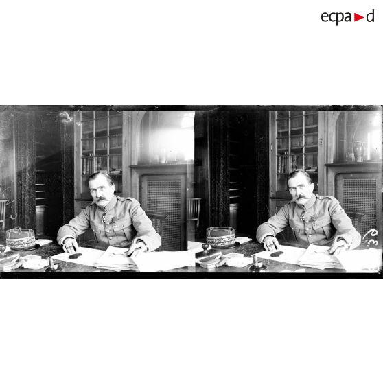 Le général Nudant, chef de la commission interalliée d'armistice. [légende d'origine]