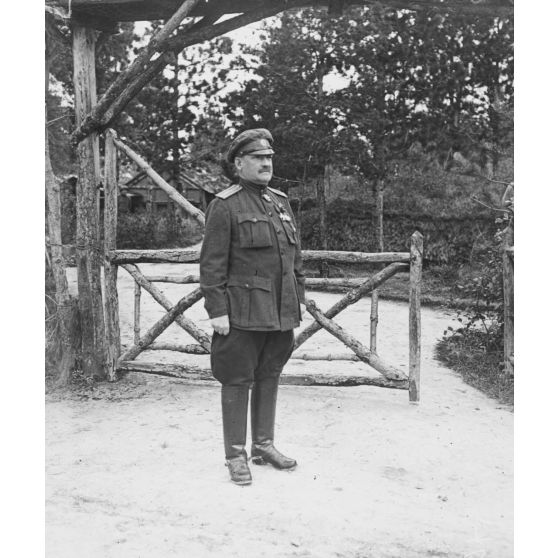 Mission de Mr Variot. Voyage à la brigade russe. Secteur d'Auberive. Le Colonel. [légende d'origine]