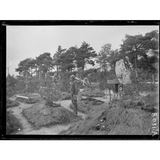 Mission de Mr Variot. Voyage à la brigade russe. Secteur d'Auberive. Le cimetière russe. [légende d'origine]