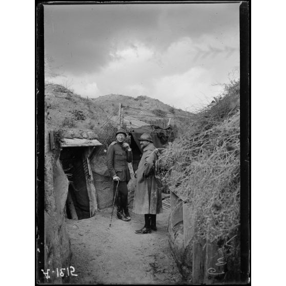 Mission de Mr Variot. Voyage à la brigade russe. Secteur d'Auberive. Au poste de microphones. [légende d'origine]
