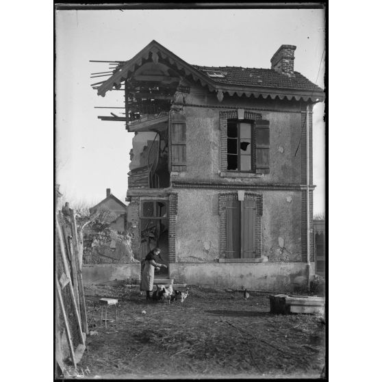 Reims, ruines, 20 rue de la Cerisaie. [légende d'origine]