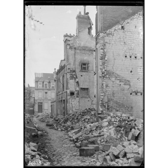 Reims, rue Saint-Yon. [légende d'origine]