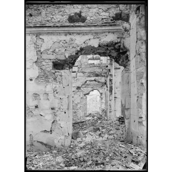 Reims, salle archiépiscopal, appartements royaux. [légende d'origine]