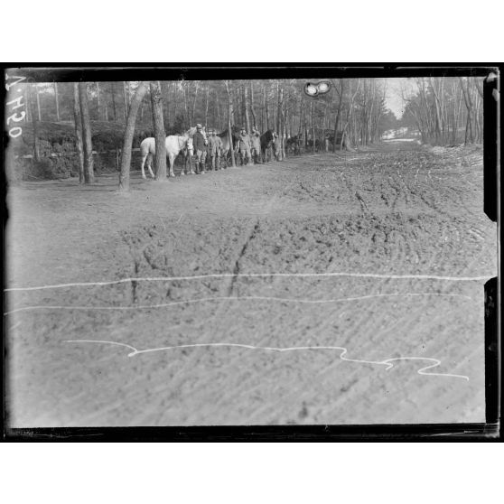 Châlons-sur-Vesle, Marne, cantonnement du train de combat du 75e. [légende d'origine]