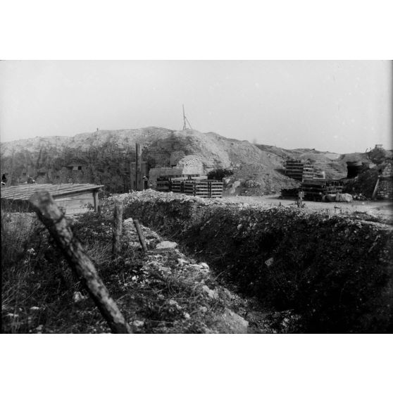 [Cabanons et casemates sur les lignes françaises, s.d.]