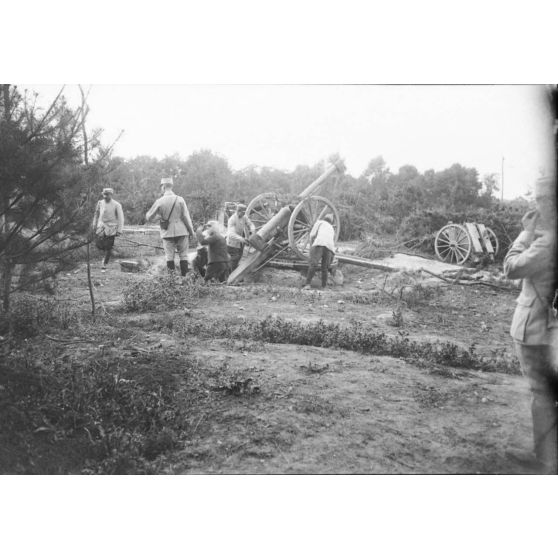 [Expérimentation d'un canon de 75 mm, s.d.]