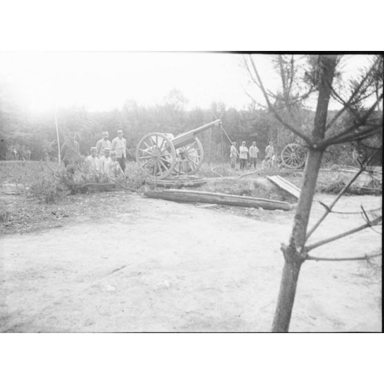[Expérimentation d'un canon de 75 mm, s.d.]