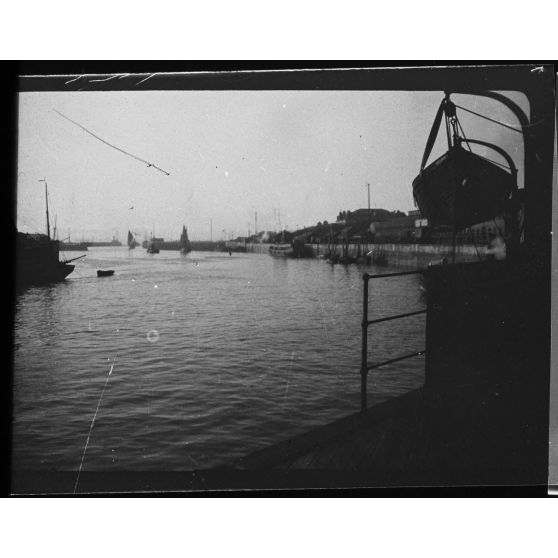 [Vue d'un port, s.d.]
