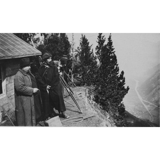 [Expérimentations de tir au sommet de Prégentil (Oisans) en présence de Jules-Louis Breton, 1918.]