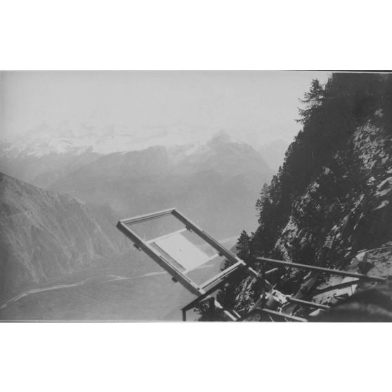 [Expérimentations de tir au sommet de Prégentil (Oisans). Un cadre cible, 1918.]