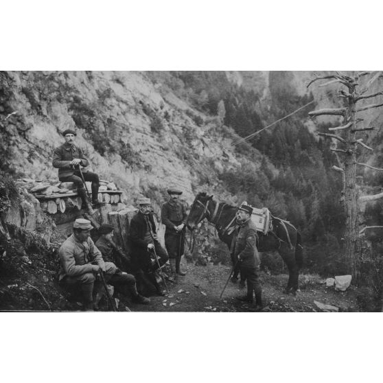[Expérimentations de tir dans l'Oisans. Portrait de groupe, 1918.]