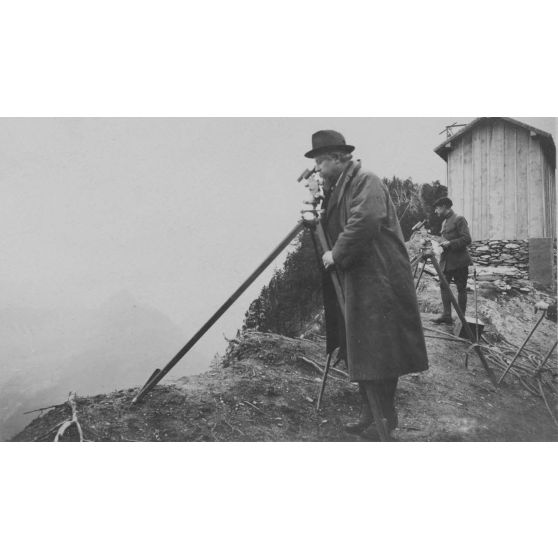 [Expérimentations de tir au sommet de Prégentil (Oisans). Jules-Louis Breton, 1918.]