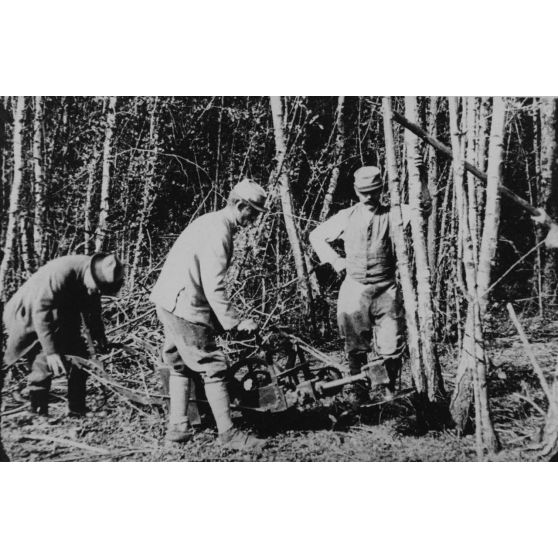 [Expérimentation d'une machine à cisailler, s.d.]