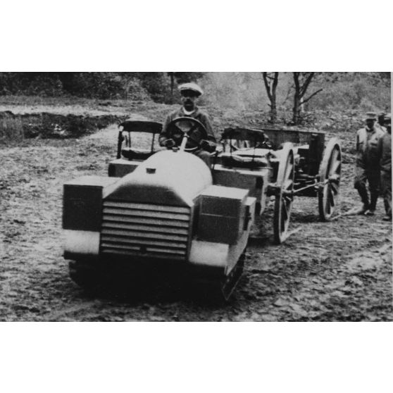 [Expérimentation d'un tracteur à chenilles, s.d.]