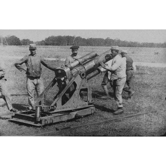 [Expérimentation d'une pièce d'artillerie, s.d.]