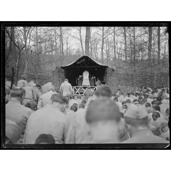 Blanc Sablon, Aisne, la messe au front. [légende d'origine]