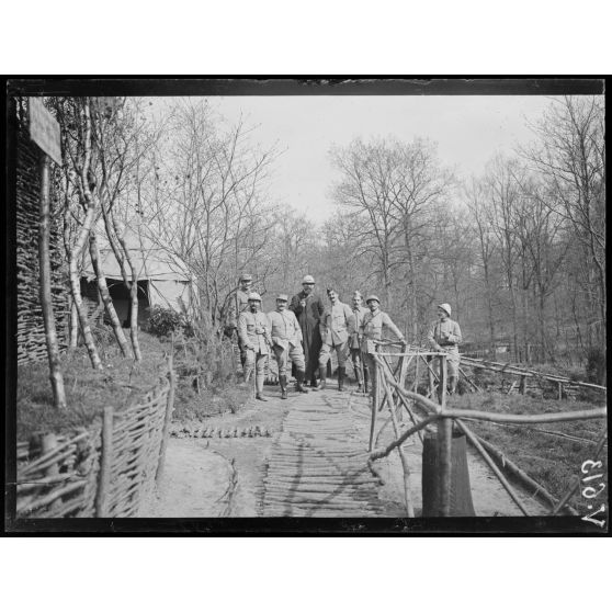 Au Blanc Sablon, Aisne, près de Craonnelle, campement de 2e ligne. L'aumonier de la 36e division. [légende d'origine]