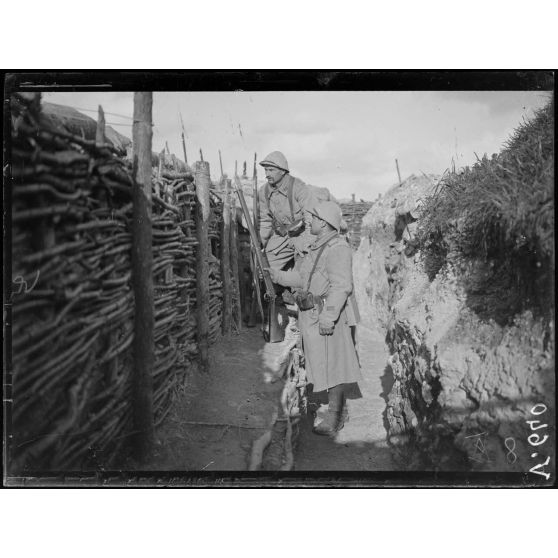 Région d'Oulches, Aisne, tranchée de 1ère ligne face à la ferme d'Hurtebise. [légende d'origine]
