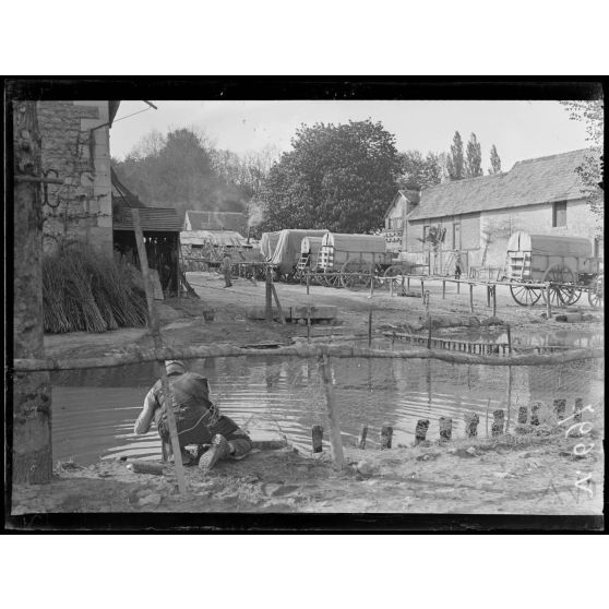 Dépendances du château de la Ville-aux-Bois, près de Breuil-sur-Vesle. Dépôt de voitures. [légende d'origine]