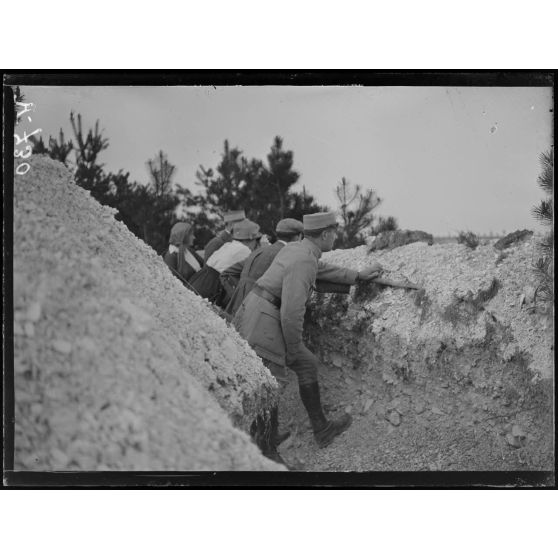 La mission américaine à Reims. En première ligne. [légende d'origine]