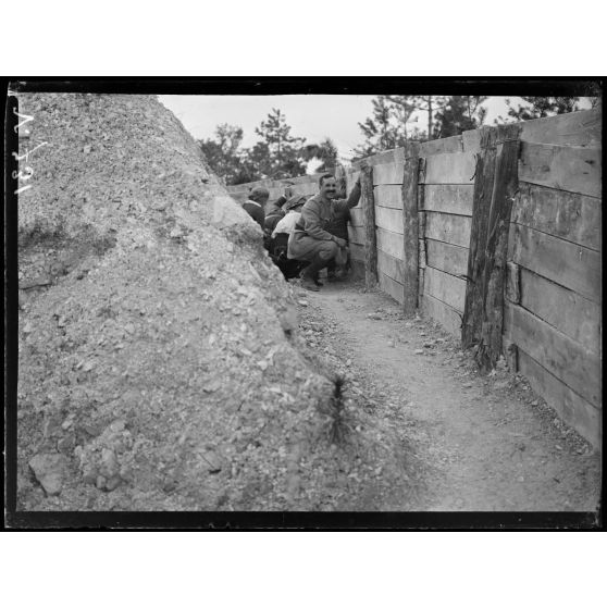 La mission américaine à Reims. Près des premières lignes. [légende d'origine]