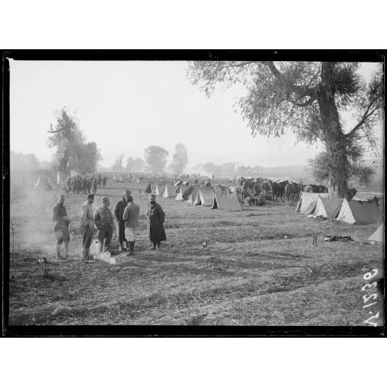 Près Petorak. Au bord de la Sakaleva, camp du 2ème RMA. [légende d'origine]