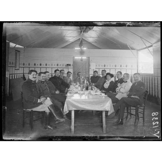 Salonique. Aviation. Salle à manger des officiers de l'aviation. [légende d'origine]