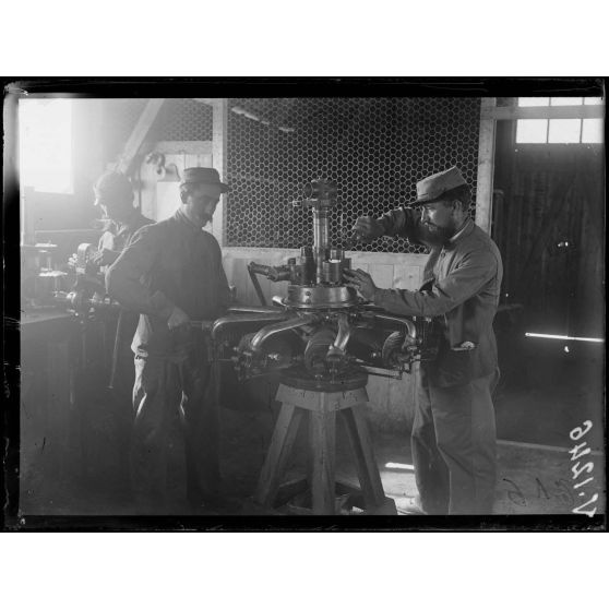Salonique. Aviation. Moteur rotatif Clerget et Blin. [légende d'origine]