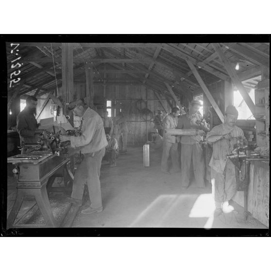 Salonique. Aviation. L'ajustage. [légende d'origine]