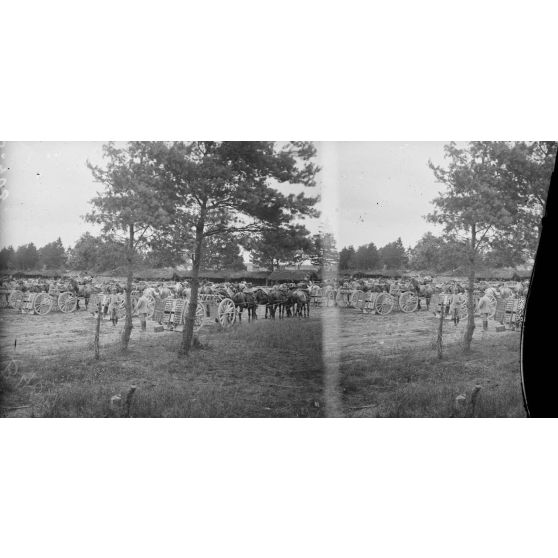 Cuperly (Marne). Gourbis et caissons d’artillerie (4e armée). [légende d’origine]